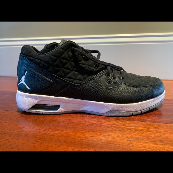 Nike Jordan Clutch Sneakers *RARE* - Picture 5 of 8